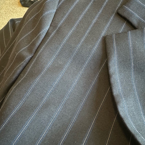 Like New: Women’s Brooks Brothers Dark Navy Pinstriped Jacket - Picture 6 of 6